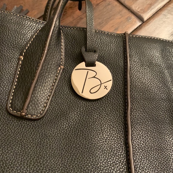 Black leather Borsela by HOBO shoulder bag with tassel pull EUC - Picture 2 of 11